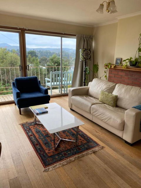 Retro Apartment Cornelian Bay - Water Views - Tourism Bookings 0
