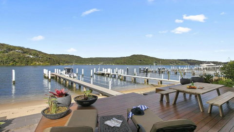 Riptides Booker Bay -Waterfront Apartment, Walk To Shops & Cafes - Events Australia 1