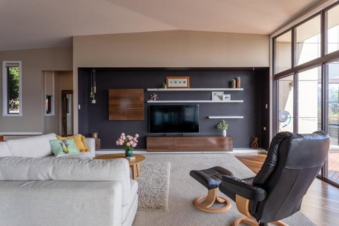 River Haven Serene Spacious With River Views - Events Australia 2