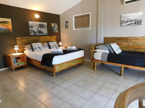 Riverbend Cottage Cabin - Little Heaven - Events Australia 3