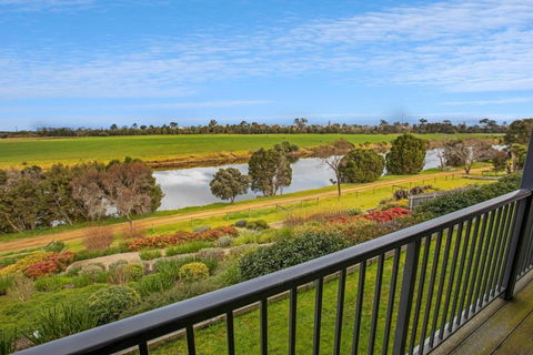 Riverside Haven - Accommodation Europe 3