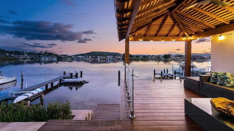 Riverside Retreat - Absolute Waterfront - Events Australia 0
