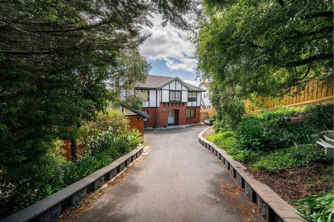 Riveting House With Incredible Water-view At SandyBay - Tourism Bookings 0