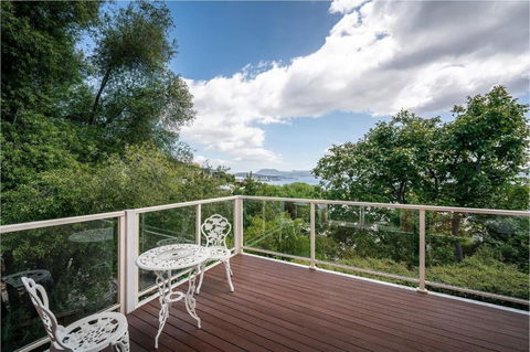 Riveting House With Incredible Water-view At SandyBay - Tourism Bookings 1