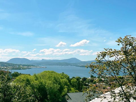 Riveting House With Incredible Water-view At SandyBay - Tourism Bookings 2