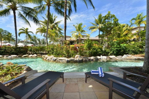 Resort-style Swim Out - A True Tropical Oasis - Tourism Bookings 0