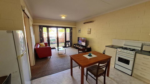 Rise N Shine - Affordable 50sqm Garden Apartment - Events Australia 3