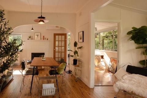 Romantic Garden Cottage With Home Cinema - Tourism Bookings 1