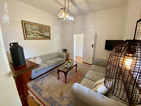 Roseland Cottage - CBD Heritage - Tourism Bookings 2