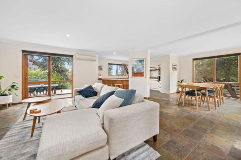 Roadknight Ocean Road View 236 - Events Australia 3