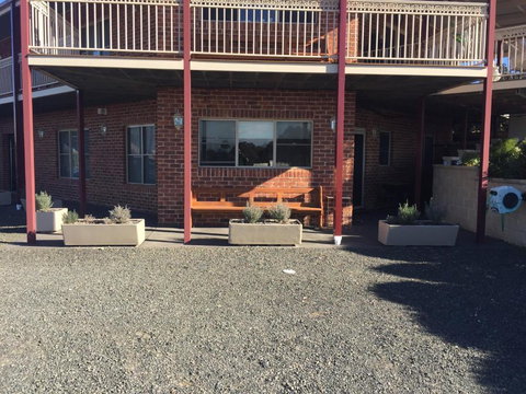 Robin Hill Retreat - Accommodation Europe 3