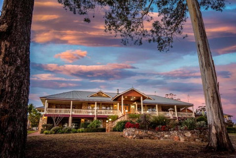 Robyn\'s Nest Lakeside Resort - Accommodation Europe 0