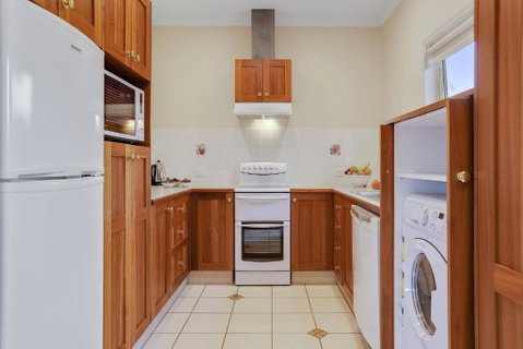 Robyn\'s Nest Lakeside Resort - Accommodation Europe 3