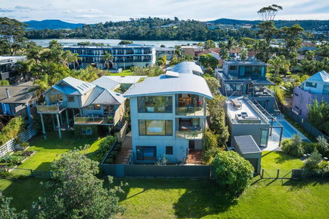 Rolling Waves 3 - Beach Access & Pet Friendly! - Events Australia 1