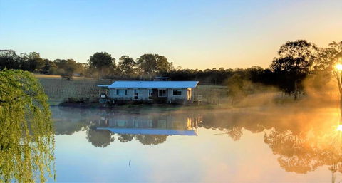 Romantic Lakehouse Set In A Private Vineyard In The Hunter Valley - Tourism Bookings 1