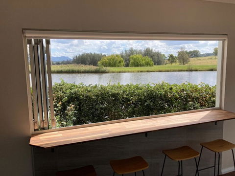 Romantic Lakehouse Set In A Private Vineyard In The Hunter Valley - Tourism Bookings 3