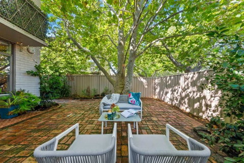 Romantic Retreat With Garden - Tourism Bookings 1