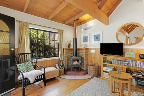 Romantic Tricklebeck Spa Cottage - Events Australia 1