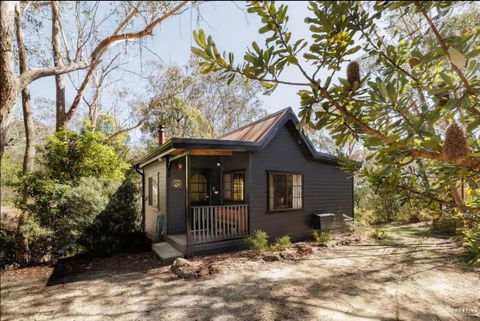 Romantic Tricklebeck Spa Cottage - Events Australia 0