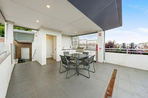 Rooftop 2 Bed Apt With Terrace At Newtown - Tourism Bookings 2