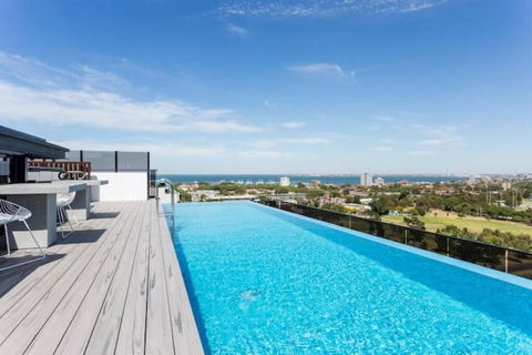Rooftop Infinity Pool - St Kilda Luxury - Events Australia 0