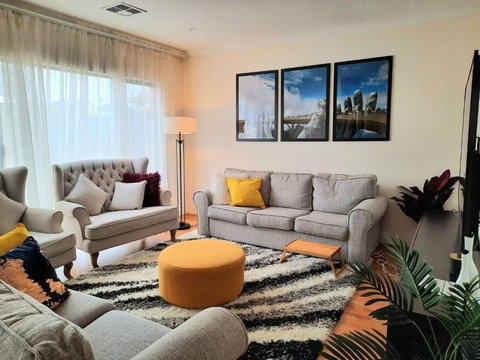 Room In Guest Room - Private Room In A Charming Hampton-style Home Ten Minutes From Fremantle Port - Events Australia 0