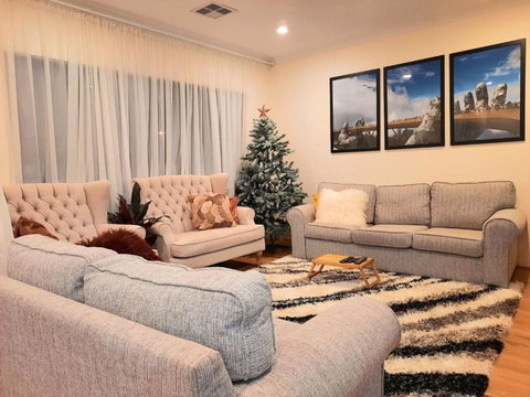 Room In Guest Room - Private Room In A Charming Hampton-style Home Ten Minutes From Fremantle Port - Events Australia 1