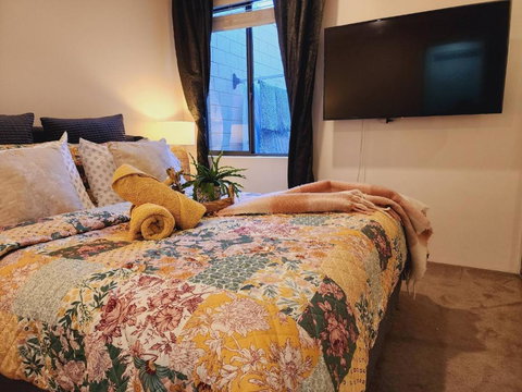 Room In Guest Room - Private Room In A Charming Hampton-style Home Ten Minutes From Fremantle Port - Events Australia 3