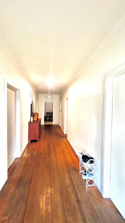 Room Near To Melbourne Airport & Train Station - Events Australia 1