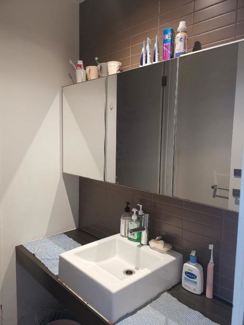 Room With King-size Bed Close To Melbourne CBD & Southern Cross Station - Events Australia 2
