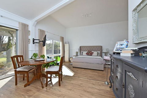Rose Cottage Studio Romantic Or Solo Getaway. Spa, Games Room - Events Australia 1