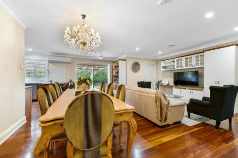 Roselawn Manor - 5 Bedroom Entertainer - Tourism Bookings 3