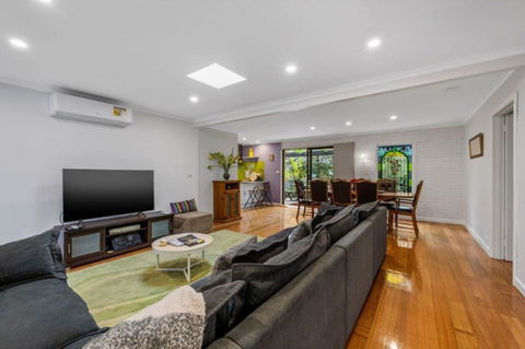 Roses On The River - An Absolute River Frontage Cottage - Events Australia 0