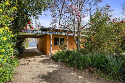 Roses On The River - An Absolute River Frontage Cottage - Events Australia 1