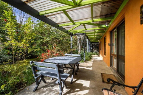 Roses On The River - An Absolute River Frontage Cottage - Events Australia 2