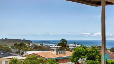 Rosies Retreat - 300m To The Sandy Shores Of Caves Beach - Events Australia 1