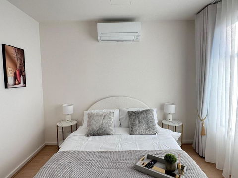 Royalty Living - Tourism Bookings 0