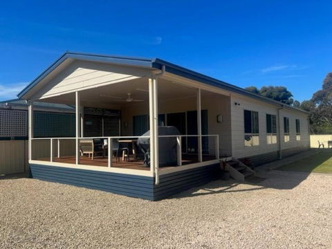 Royston Retreat - Accommodation Europe 0