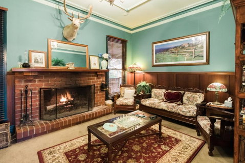 Rustic Refuge Guesthouse - Accommodation Europe 2