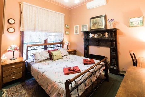 Rustic Refuge Guesthouse - Accommodation Europe 3