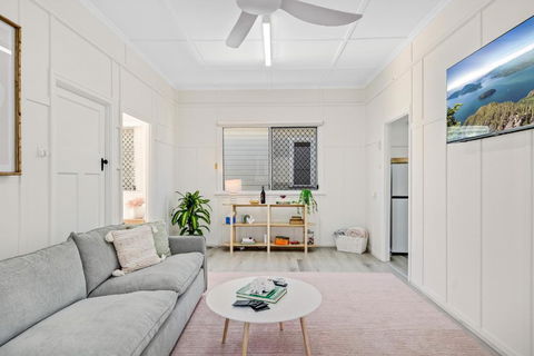 Sage Cottage! CBD Perfection! - Events Australia 0