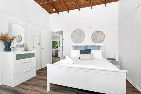 Sally Beach House With Ocean Views - Tourism Bookings 2