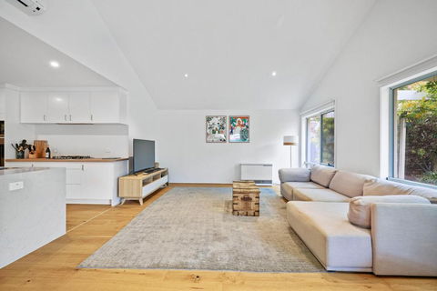 Salt Air Hideaway With Lush Backyard - Events Australia 3