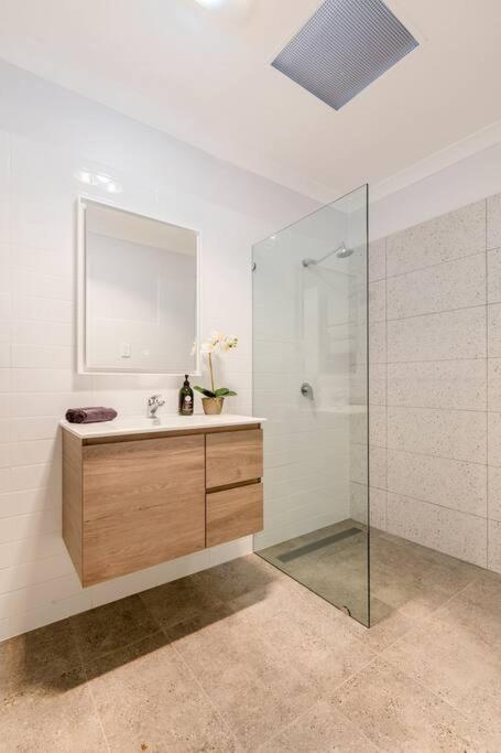 Salt & Pepper; Beautiful Town House In Margs! - Events Australia 2