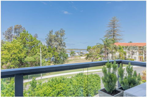 Salt & Sand Getaway - Events Australia 0