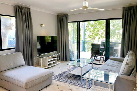 Salt & Sand - Tropical Oasis Footsteps To Beach - Events Australia 1