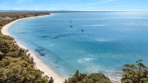 Salt Life Studio 47 - Belle Escapes Jervis Bay - Events Australia 1