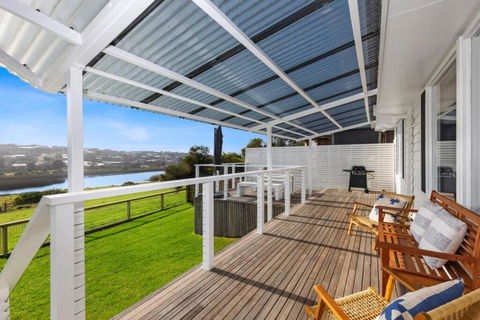 SALTWATER HOUSE - Opposite The Beach And Views Over The Lake! - Events Australia 1