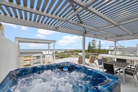 Salty Breeze - Rooftop Terrace & Jacuzzi - Events Australia 0