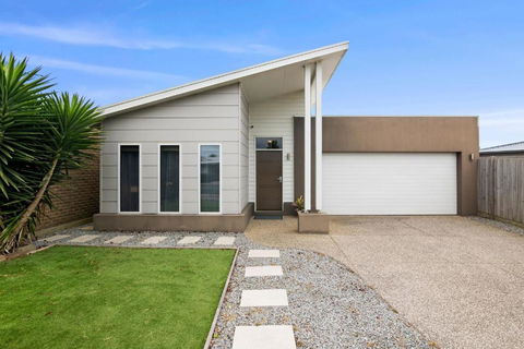 Salty Sage Beach House - Events Australia 3